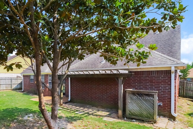 Building Photo - 6824 Skylar Mill Ave