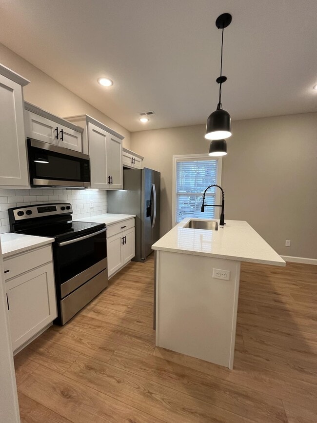 Building Photo - 153 Pinnacle Dr