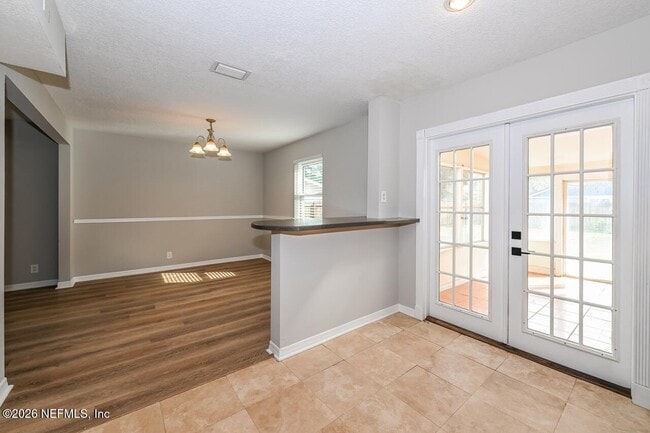 Building Photo - 1077 Kings Rd