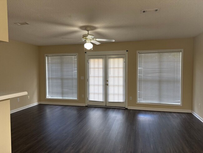 Building Photo - 115 Woodberry Dr