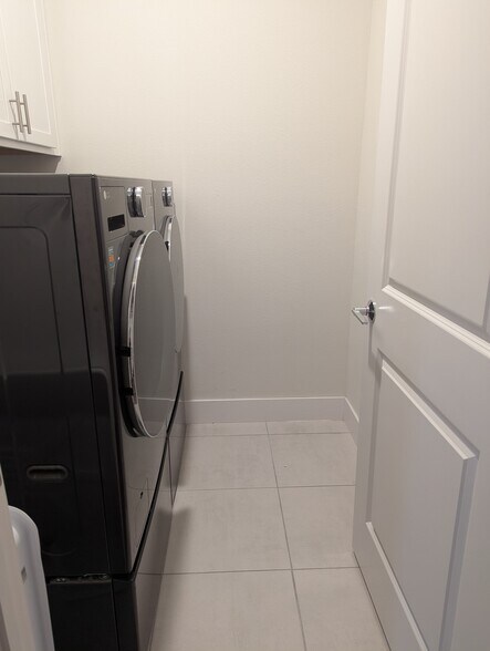 Washer & Dryer - 1404 Brookdale Ct