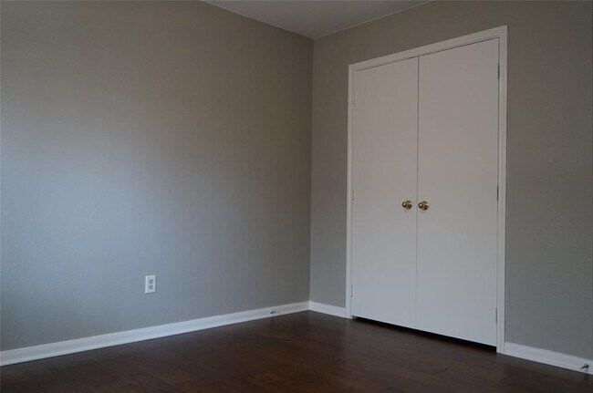 Building Photo - 3403 Stratford Manor Dr
