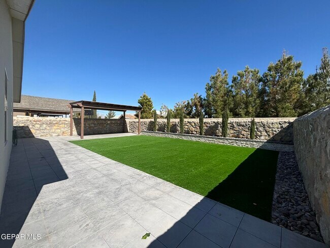 Building Photo - 4828 Marisabel Azcarate St