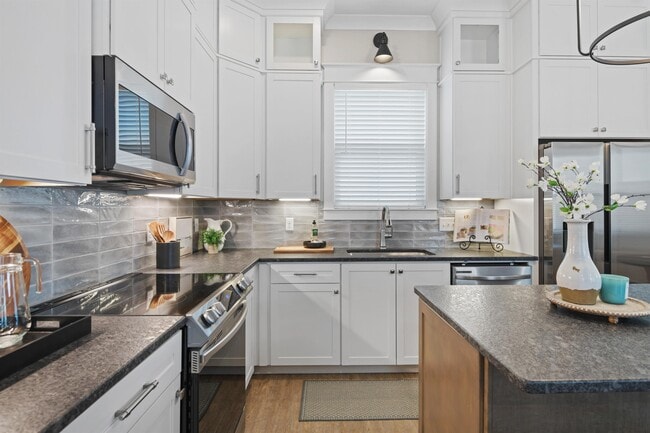 Building Photo - 1705 Double Oak Trl