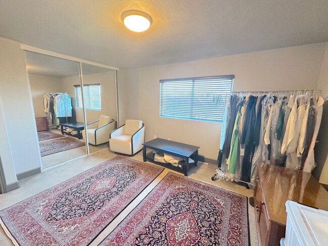 Building Photo - Stunning Hillside Home with Expansive View...