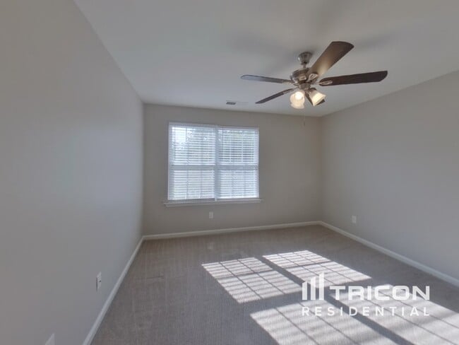 Building Photo - 216 Whispering Oak Ln