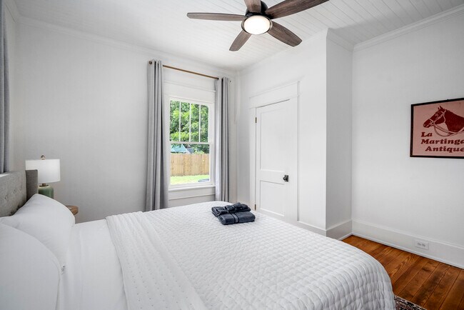 Building Photo - 227 Kershaw St NE