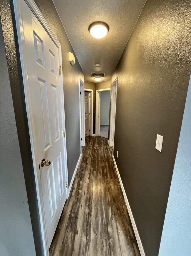 Building Photo - 950 Gregory Ln