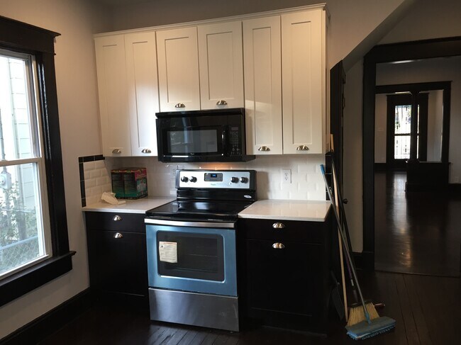 Building Photo - 1603 E Michigan St