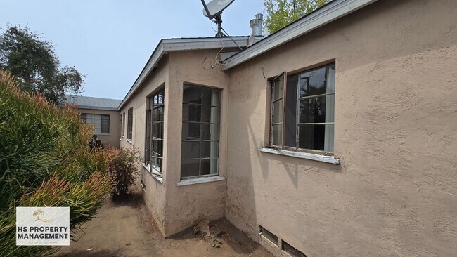 Building Photo - 303 Palm Ave