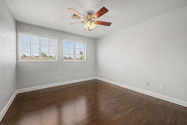 Building Photo - 1300 N Sycamore Ct
