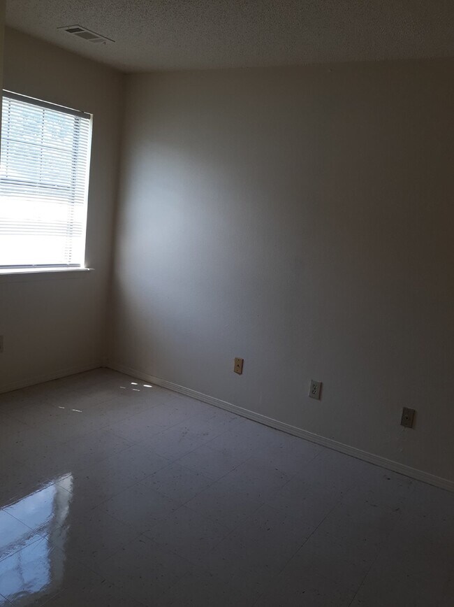 Building Photo - "Charming 2-Bedroom Retreat in Bono – Cozy 710 Sq. Ft. Apartment Awaits!"