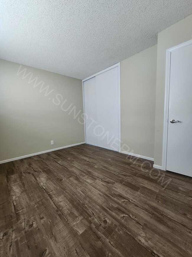 Building Photo - 3 bedroom, 2 bathroom