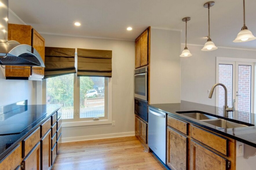 Building Photo - 315 Settlers Ln