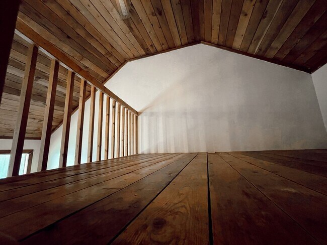 Building Photo - Beautiful studio with loft apartment for r...