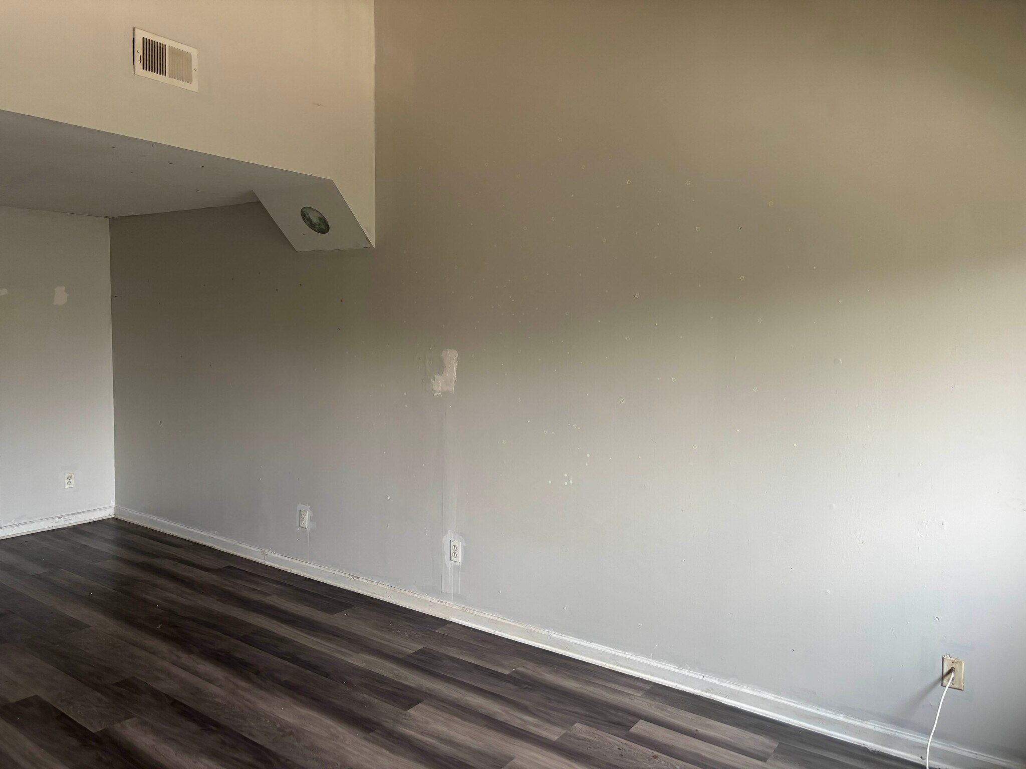 Building Photo - 261 Maple Pky