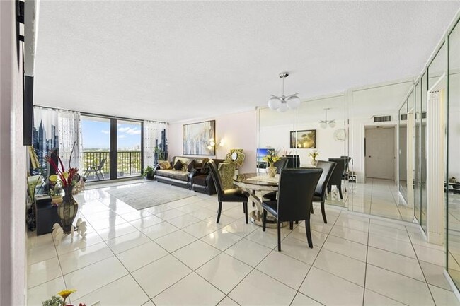 Building Photo - 2201 S Ocean Dr