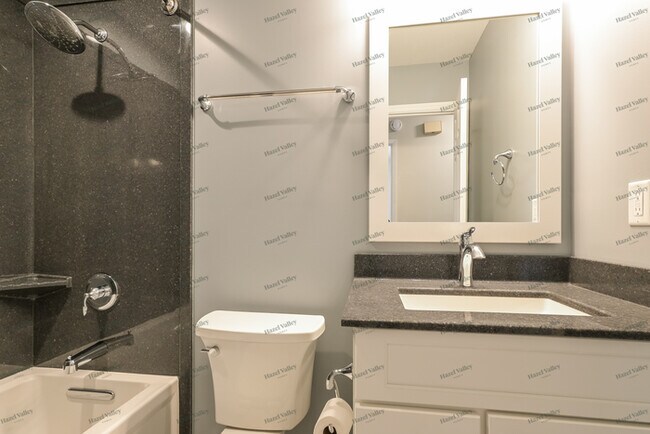 Building Photo - 2165 Jenkee Dr