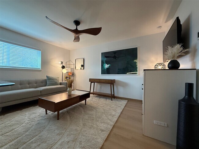 Building Photo - 1901 Richmond Ave.