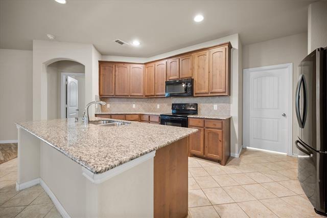 Building Photo - 7165 Mohegan Dr