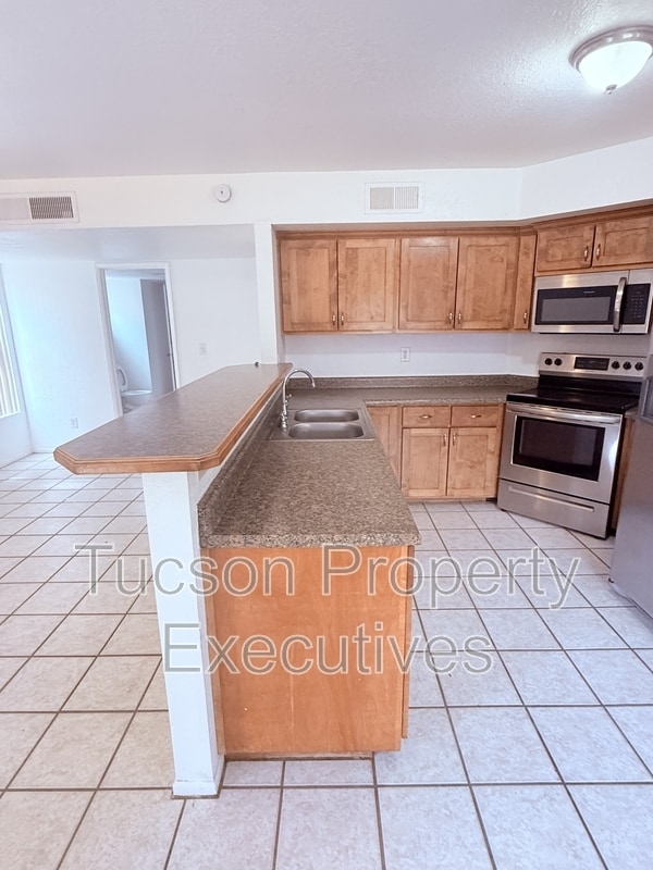 Building Photo - 9472 N Albatross Dr