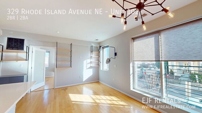 Building Photo - Newly Renovated Two Bedroom W/Floor to Cei...