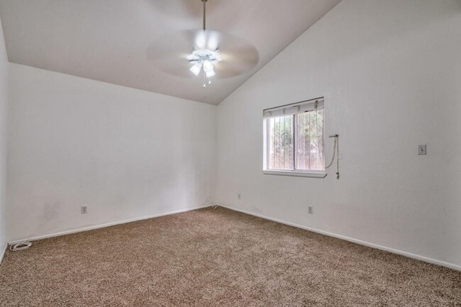 Building Photo - Adorable 4 bedroom, 2 bath in East El Paso!