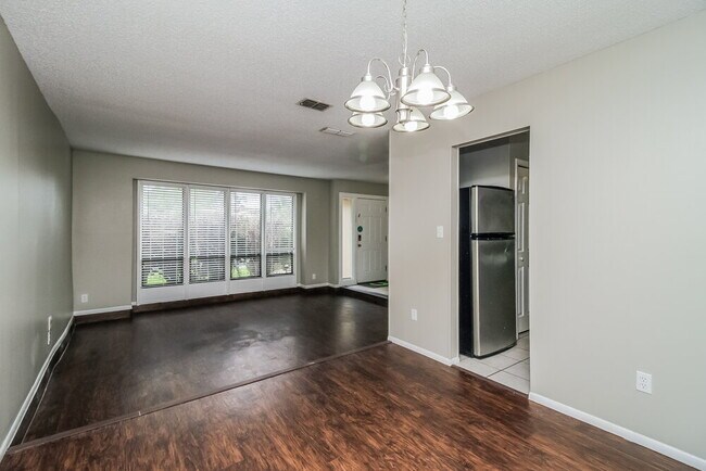 Building Photo - 235 S Shadow Bay Dr