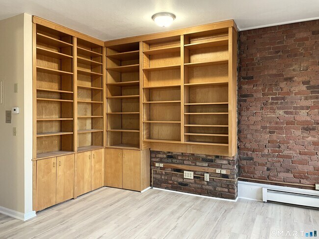 Building Photo - 32 Trumbull St