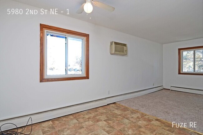 Building Photo - AVAILABLE Now! 2 Bedroom Apartment in Quie...