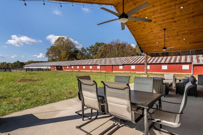 Building Photo - 299 Westview Dr