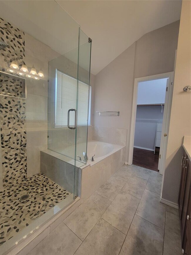 Building Photo - 14901 Babbling Brook Dr