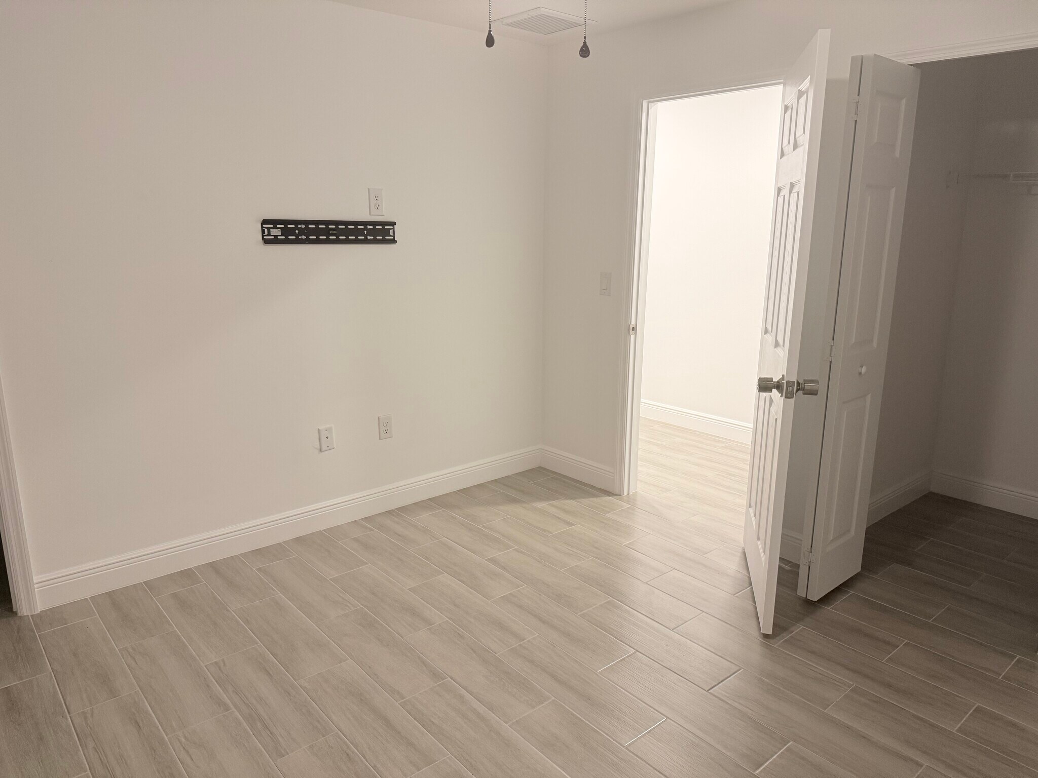 Building Photo - 2156 Edison Ave