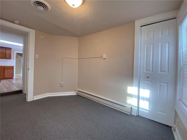 Building Photo - 916 Farrington St
