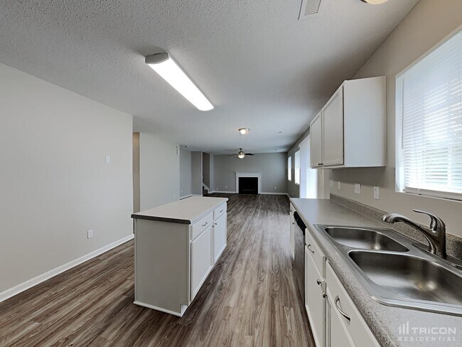 Building Photo - 810 Topsail Dr