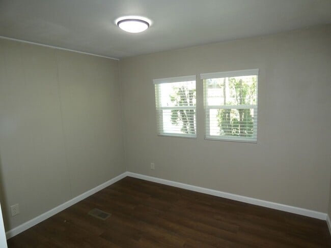 Building Photo - 6110 N Orange Tree Ln