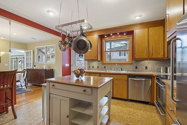 Building Photo - 71 Bemis Rd