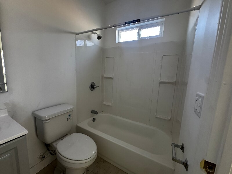 Building Photo - 1764 W 28th St