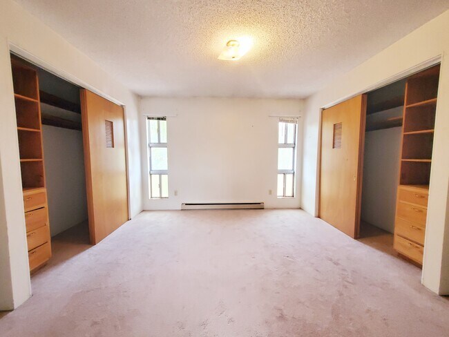 Building Photo - 535 NE Maiden Ln
