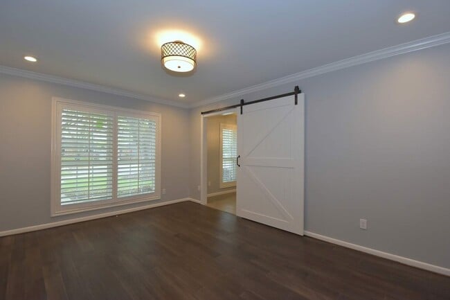 Building Photo - 10802 Meadow Lake Ln