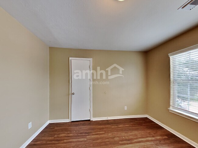 Building Photo - 10006 Tulip Trails Ct