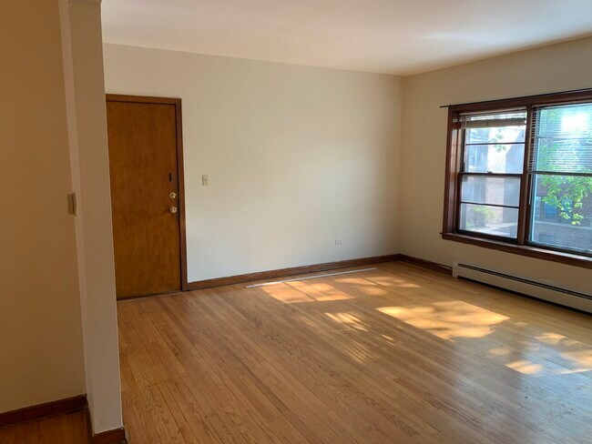 Building Photo - 4208 N Leavitt St