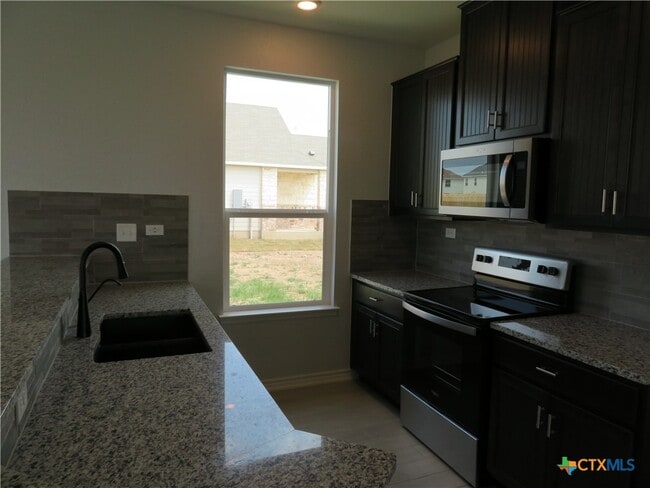 Building Photo - 352 Blacktail Dr