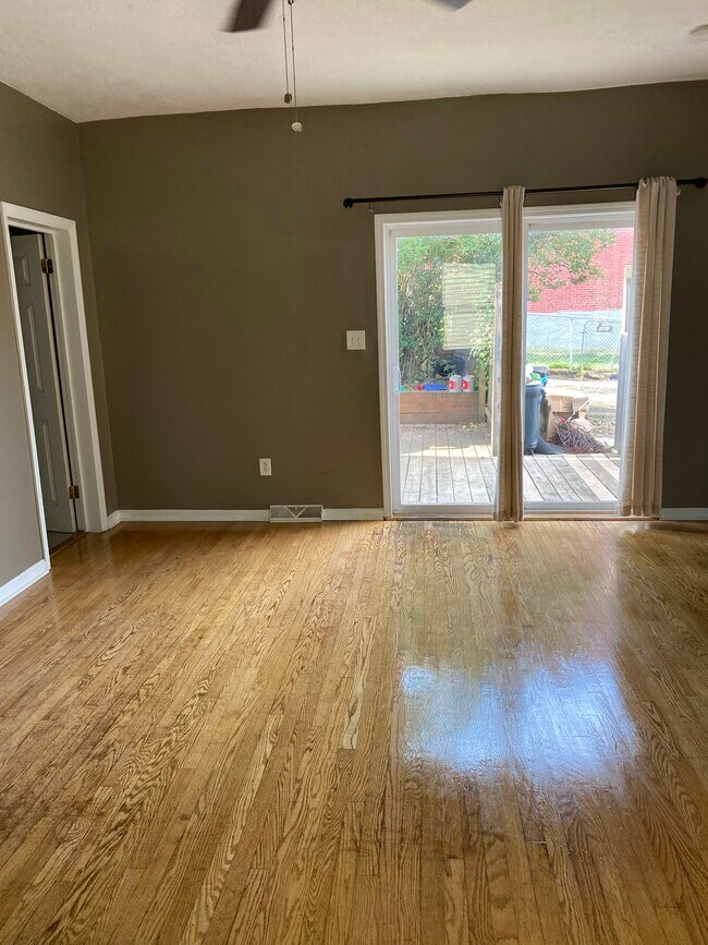 Building Photo - 327 38th St