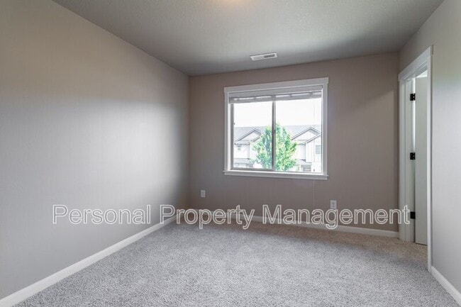 Building Photo - 7613 NE 31st Cir