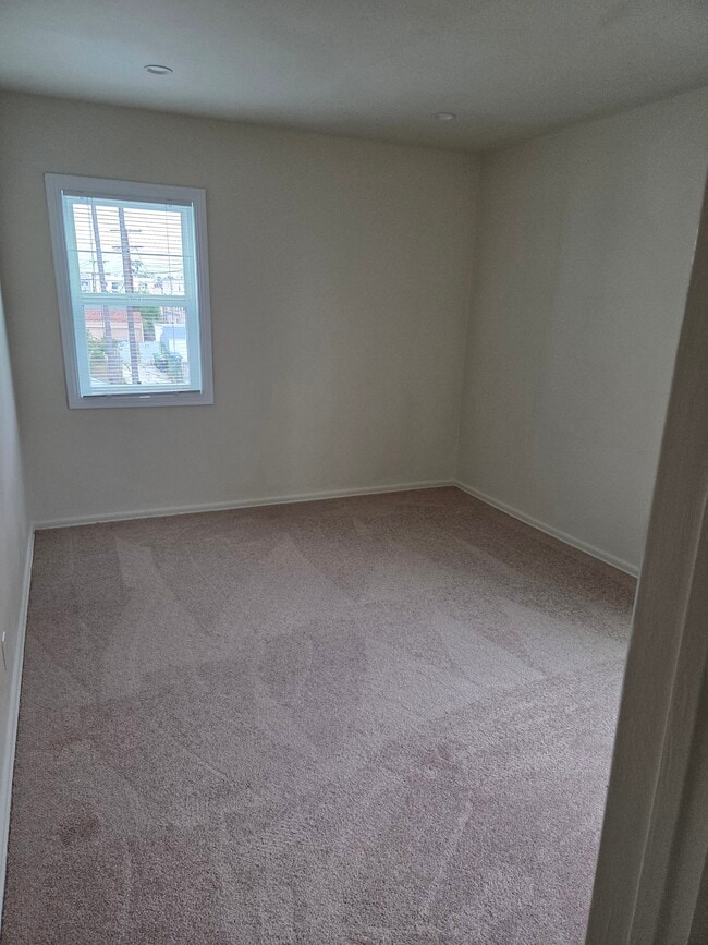 Diningroom - 150 N Catalina St