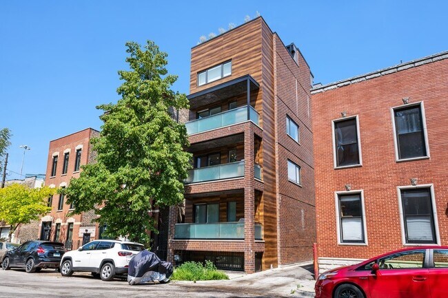 Primary Photo - 513 N May St