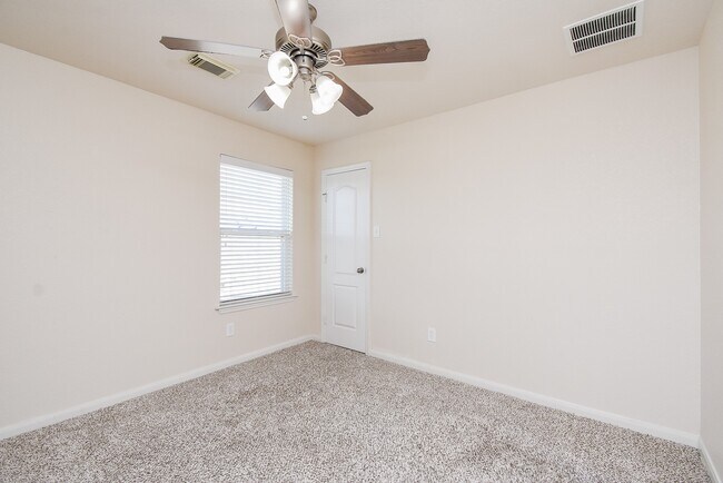 Building Photo - 6203 Ledger Ln