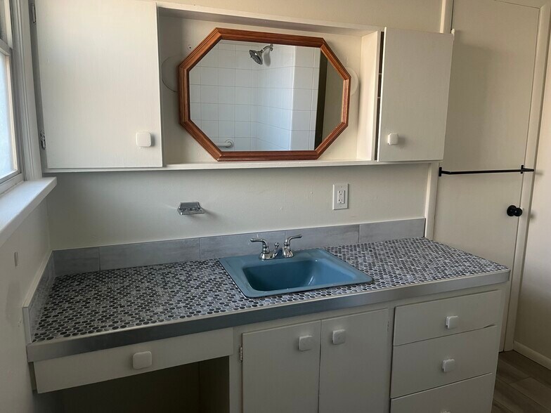 Building Photo - 932 Cheyenne Blvd