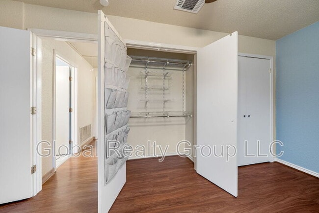 Building Photo - 153 Oak Valley Dr